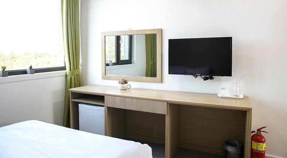 Ra Tourist Hotel Jeju Bagian luar foto